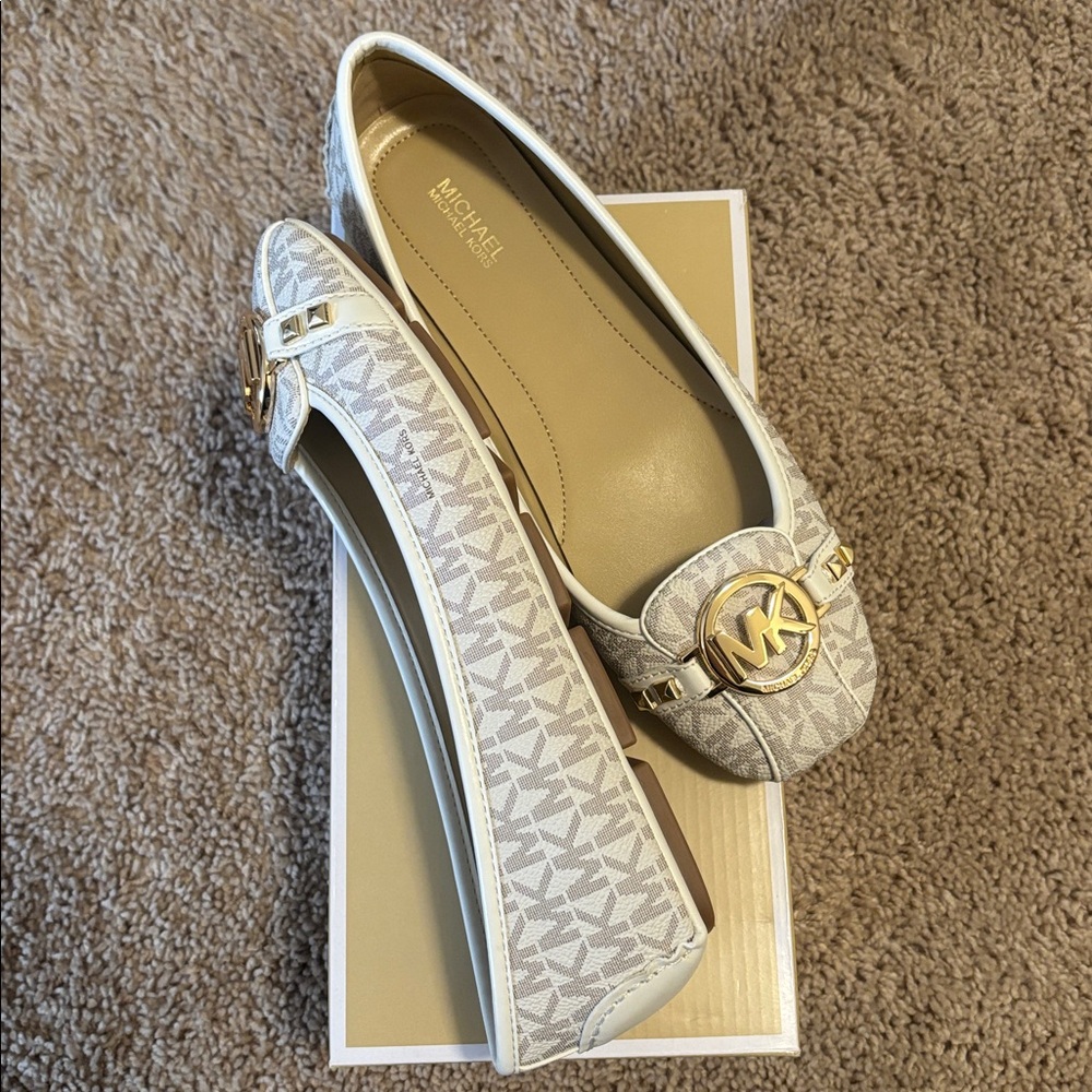Michael Kors Beige White Logo Ballet Flats with Gold MK Accent - Picture 2 of 4